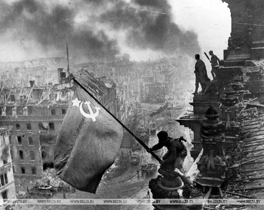 Берлин. Знамя Победы над Рейхстагом, май 1945 года