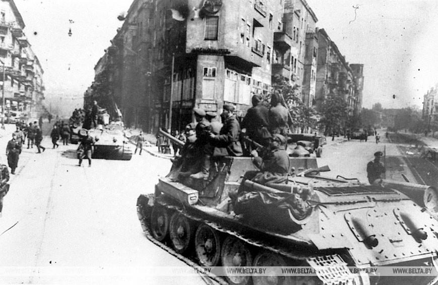 Советские танки в Берлине, май 1945 года