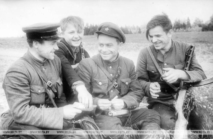 Сенненские партизаны. Июнь 1944 года. Репродукция Белта