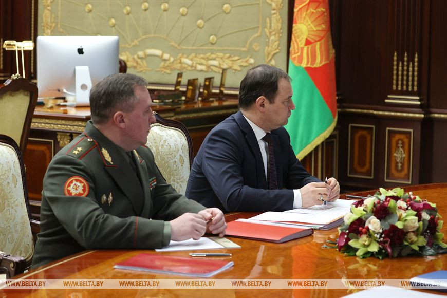 Министр обороны Виктор Хренин и премьер-министр Роман Головченко