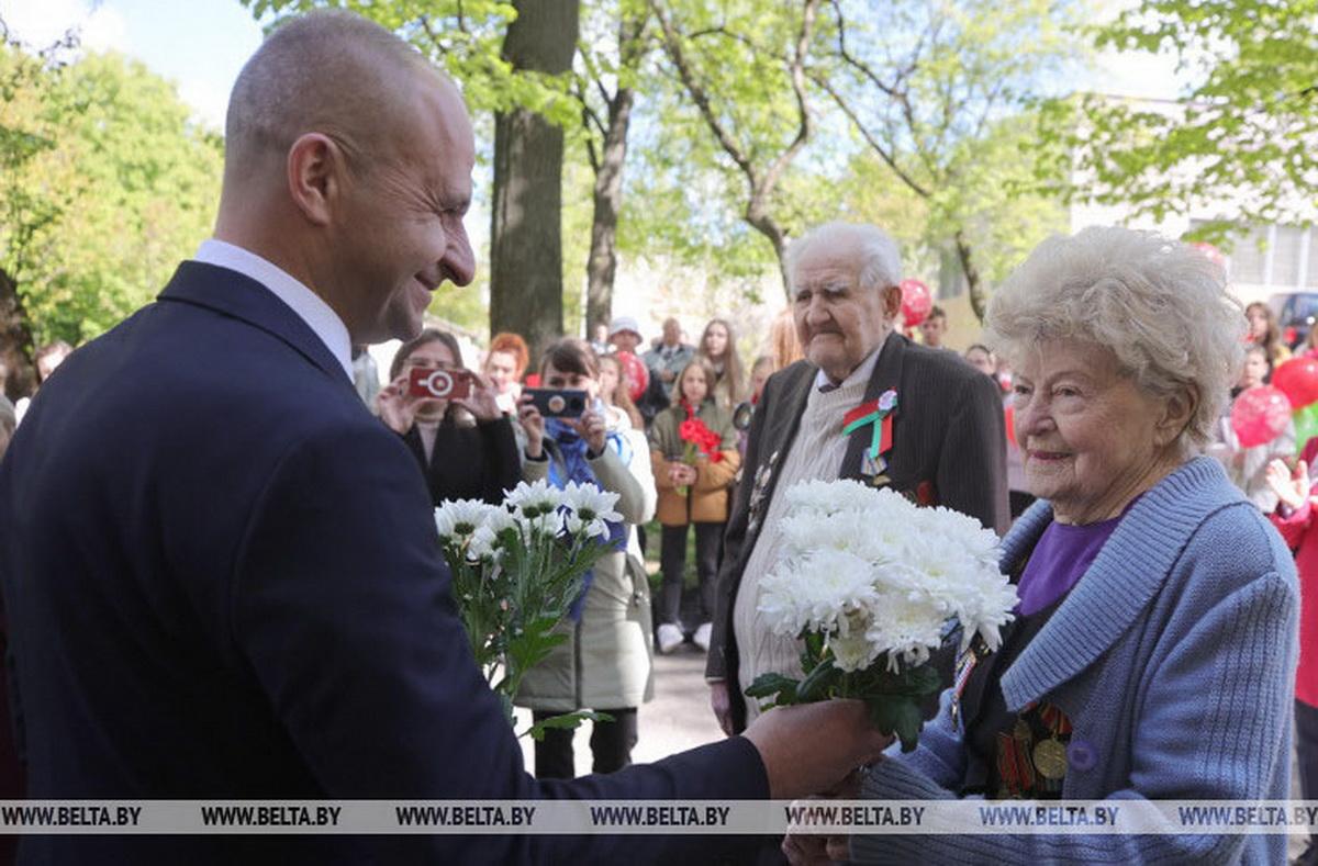 Поздравление ветеранов Великой Отечественной войны с Праздником Победы