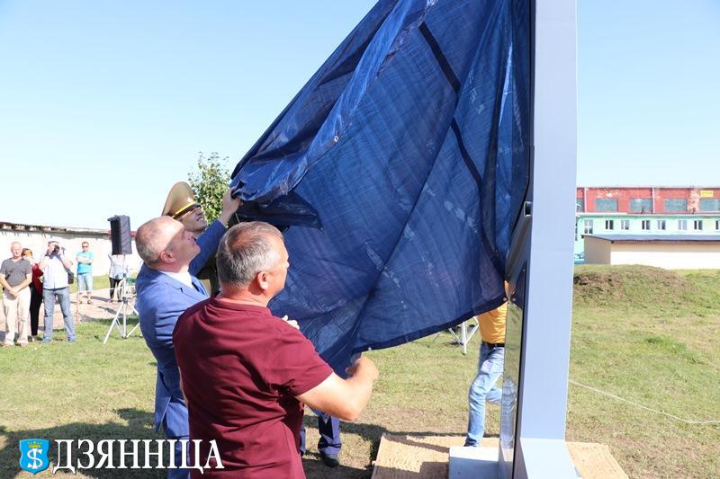 В Щучине торжественно открыли памятный знак летчикам, погибшим при исполнении служебного долга