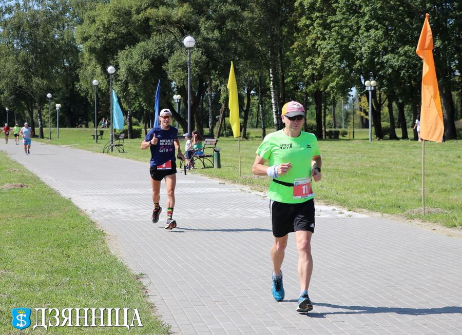«Сутки бегом!» В Щучине состоялся легкоатлетический пробег, приуроченный к 75-летию образования Гродненской области